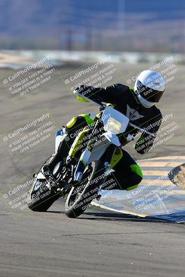 media/Jan-09-2022-SoCal Trackdays (Sun) [[2b1fec8404]]/Turns 9 and 8 (920am)/